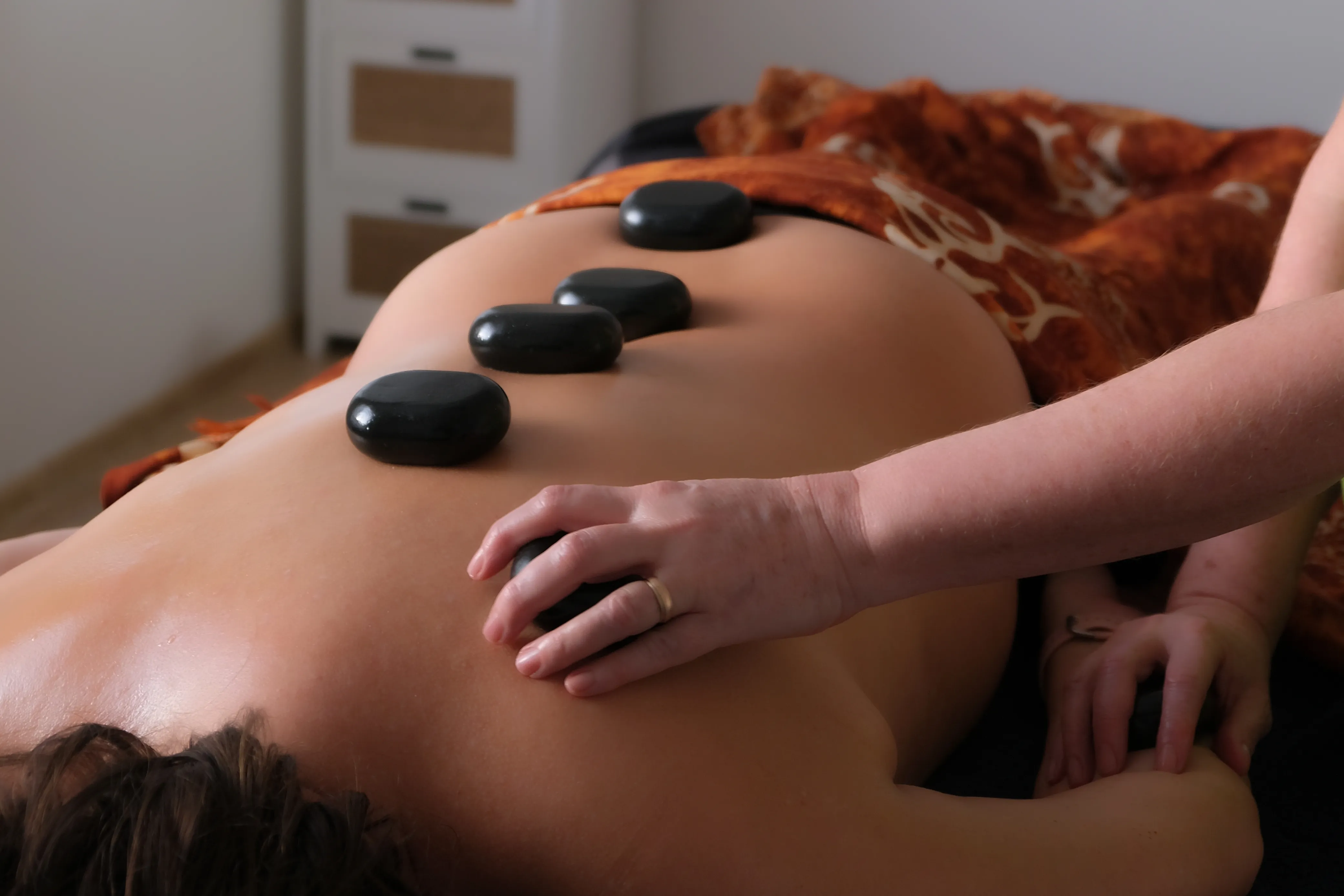 Masáž lávovými kameny